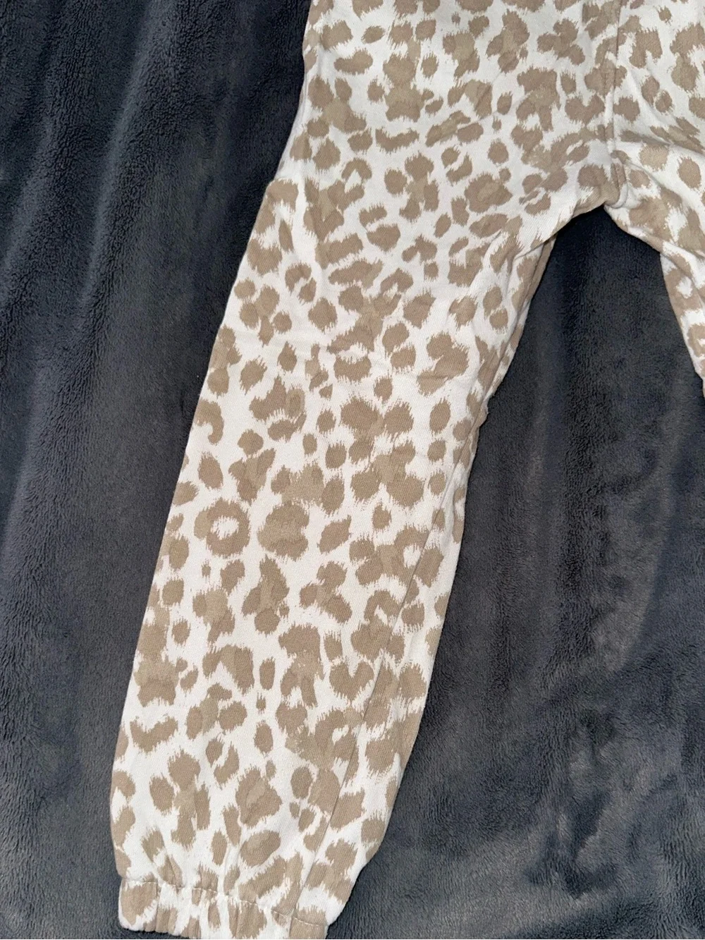 Old Navy toddler Tan & White Leopard Print sweat pants